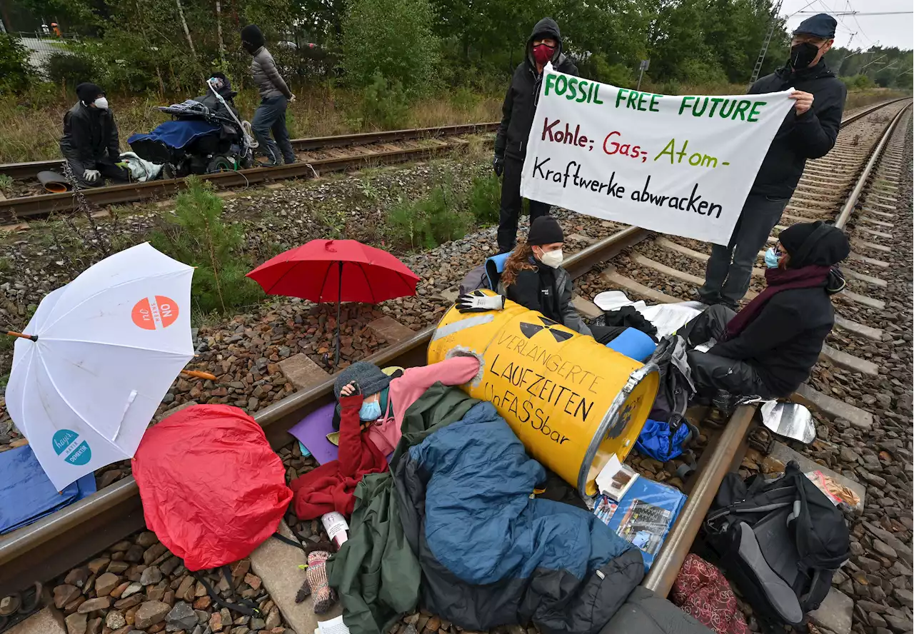 Brandenburg - Blockade durch Klimaaktivisten in Kohlekraftwerk Jänschwalde