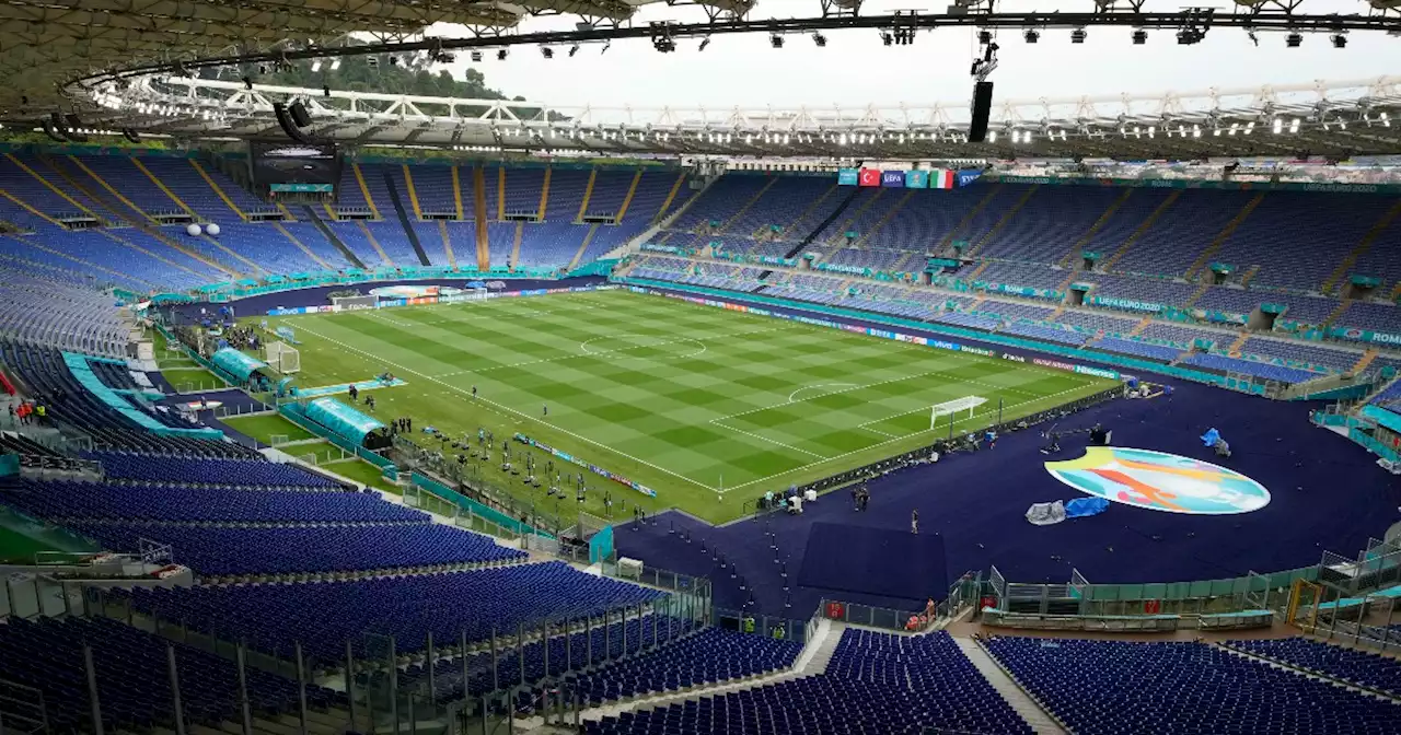 Stadio Olimpico, sei infortunati su sette della Roma si sono fatti male sul campo di casa. Mourinho: 'Sembrano le spiagge portoghesi' - Il Fatto Quotidiano