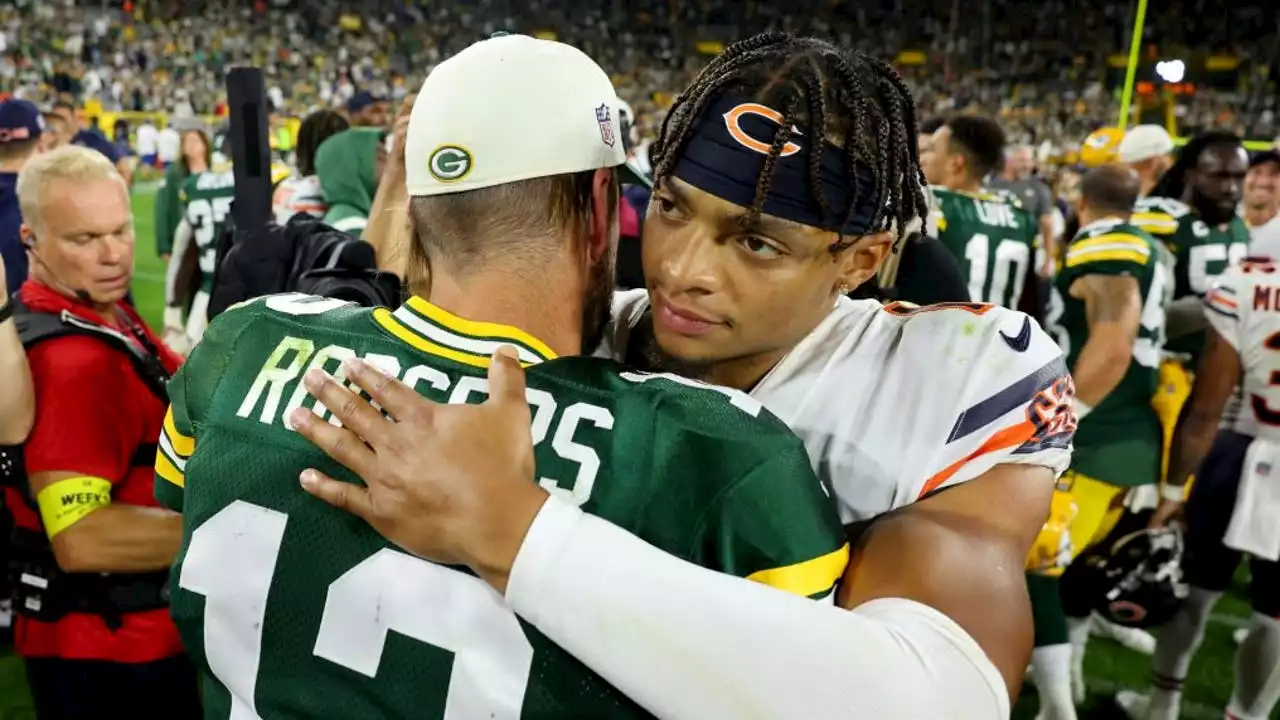 Rodgers, Packers lean on Jones, take care of Bears 27-10