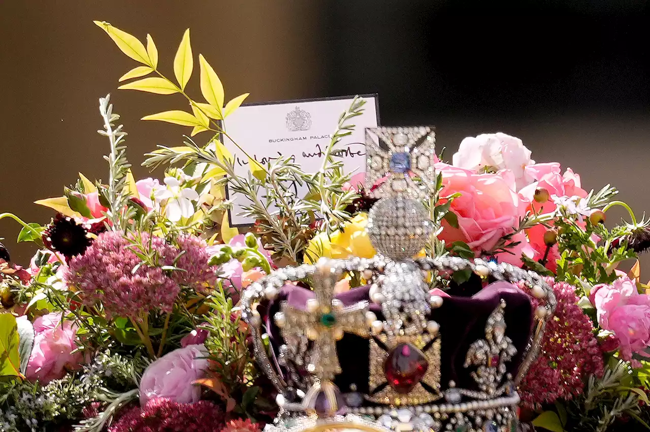 King Charles Leaves Personal Note On Queen Elizabeth's Coffin