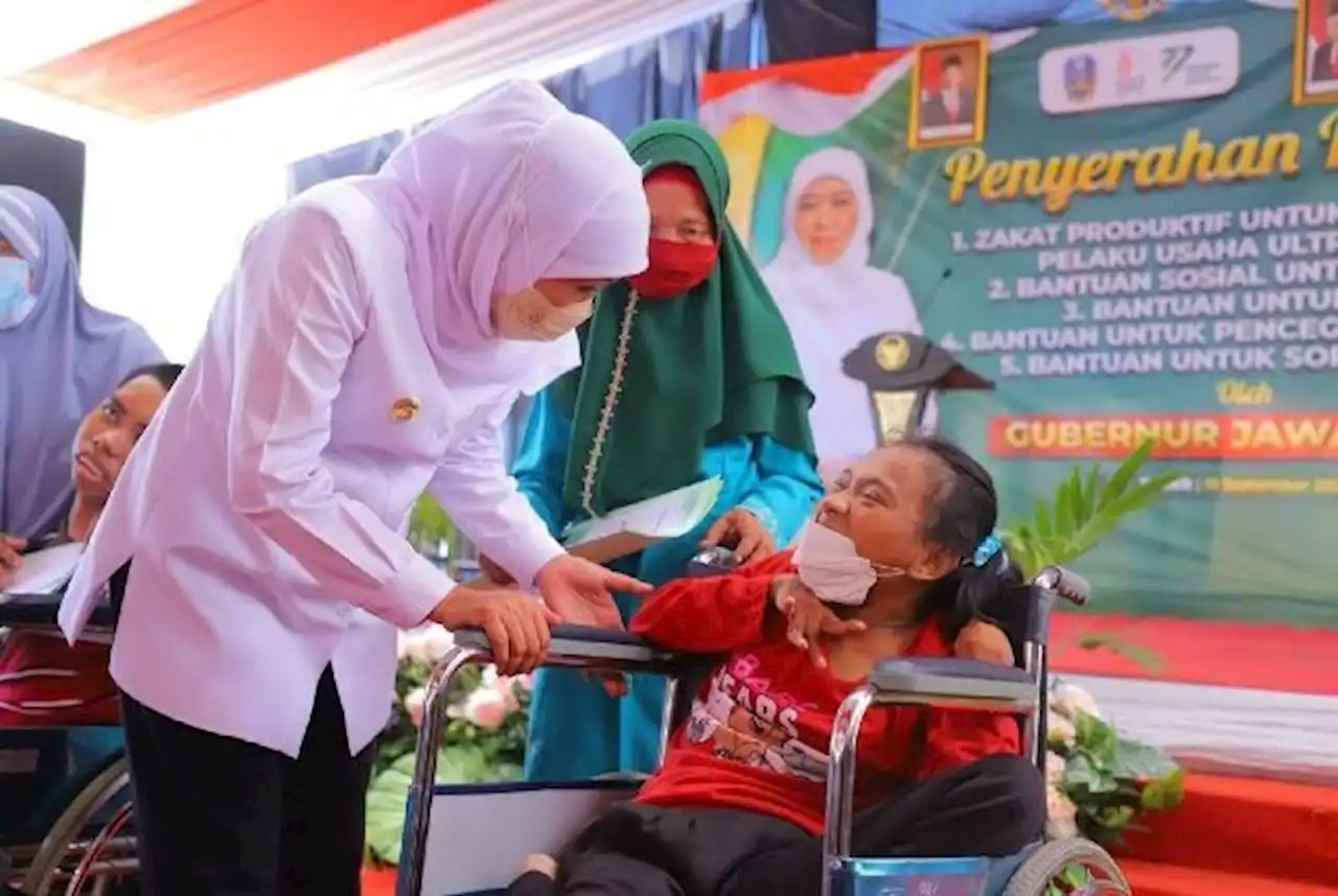 Gubernur Khofifah Temui Warga Kampung Nelayan di Jember