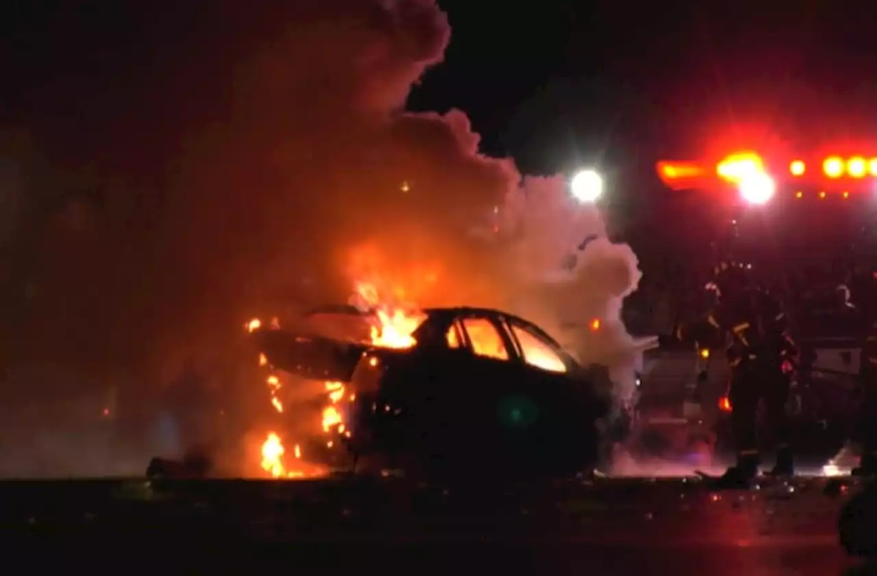 1 dead after vehicle engulfs in flames in 4-vehicle crash involving 18-wheeler on Katy Freeway near Washington Avenue