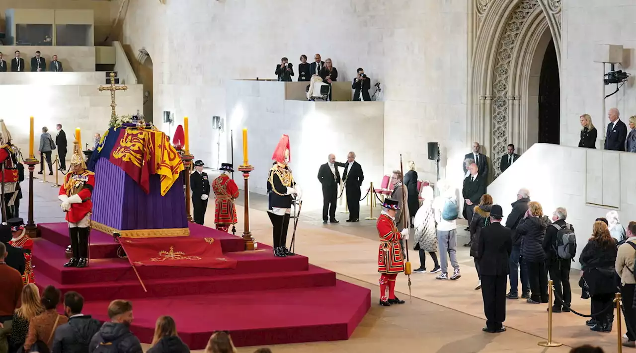 Regina Elisabetta, due minuti di silenzio e l'inno God save the King chiudono il funerale | 'Pochi leader hanno ricevuto tanto amore'