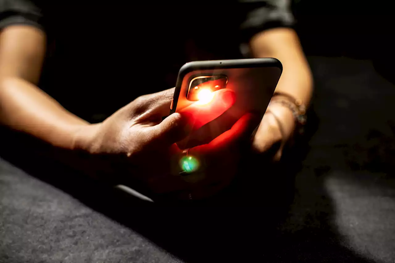 A smartphone's camera and flash could help people measure blood oxygen levels at home