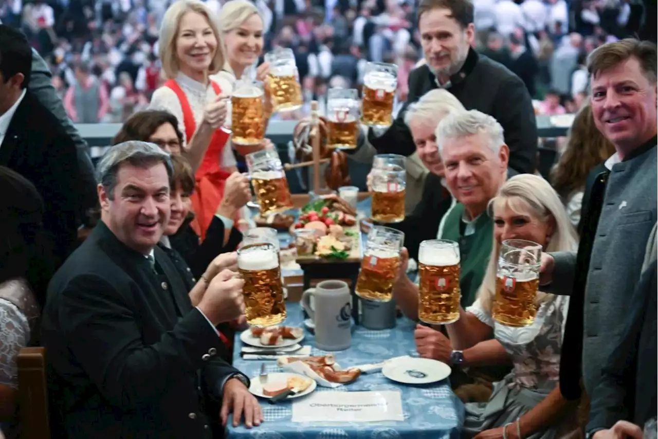 Söder & Co. ohne Maske auf der Wiesn: Warum die Kritik richtig und falsch ist