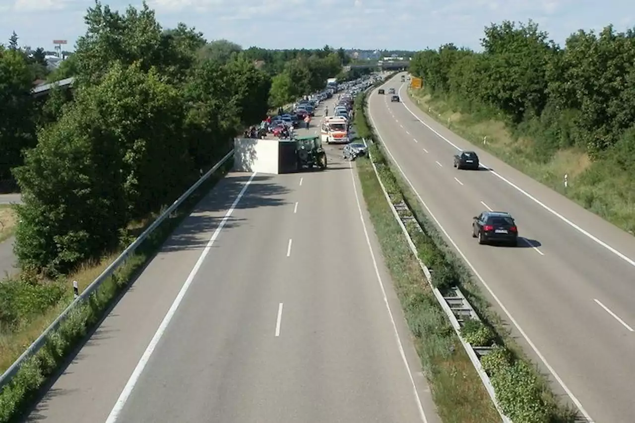 Kecelakaan di Tol Cipali KM 136 Tewaskan 3 Orang, Diduga karena Sopir Mengantuk - Pikiran-Rakyat.com