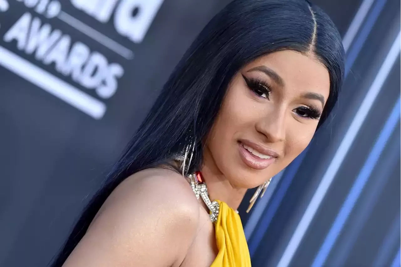 Cardi B Shows Off Handwritten Note From Beyoncé: Anyone Who Touches It ...