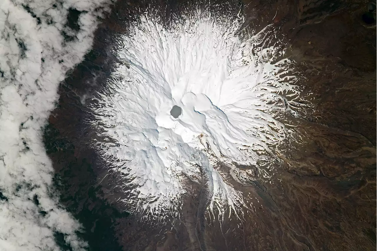 New Zealand’s Mount Ruapehu Captured in Stunning Image by Space Station Astronaut