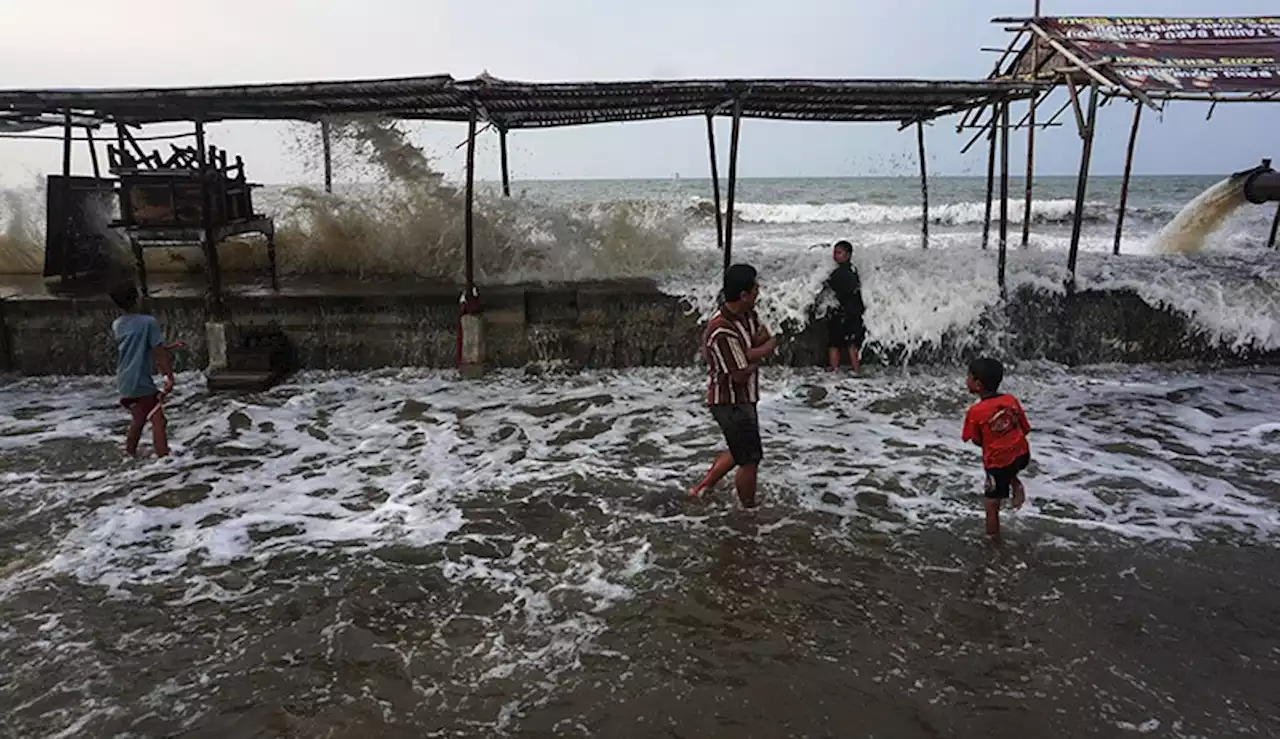 BMKG Ingatkan Potensi Gelombang Tinggi hingga 4 Meter di Laut Selatan Jawa Barat