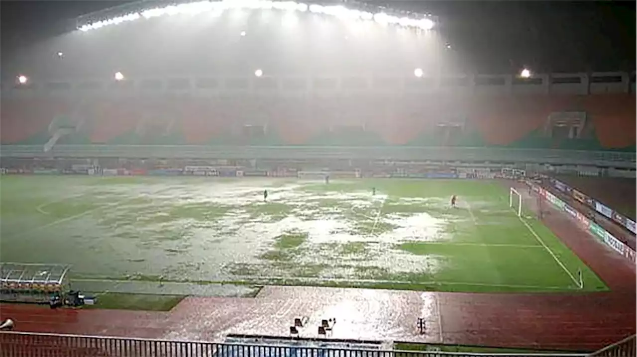 Stadion Pakansari Sering Banjir, Ketum PSSI Iwan Bule Malah Lempar ke Sekjen