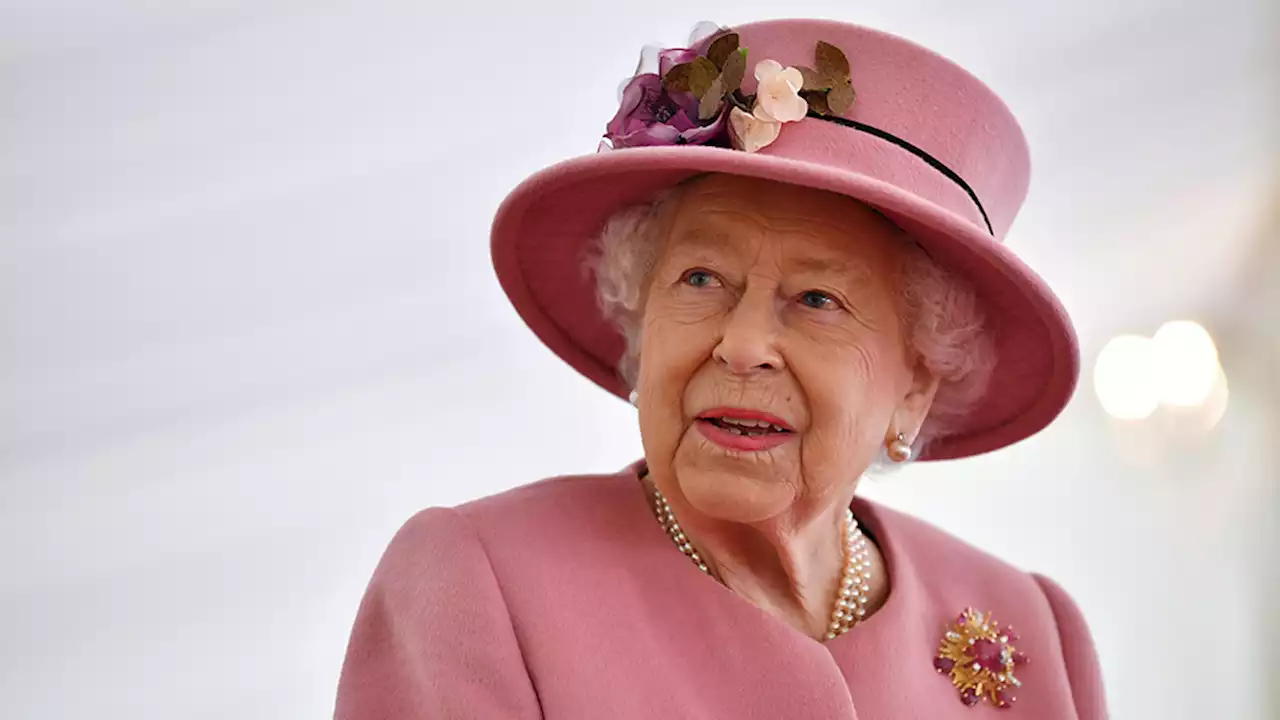 How Did the Queen Die? What We Know About Her ‘Peaceful’ Passing & Her Cause of Death