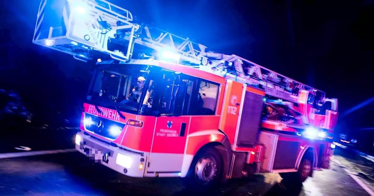 Brand-Einsatz: Feuer bricht in der Nacht in Saarbrücker Altenheim aus – zwei verletzte Seniorinnen (81/90)