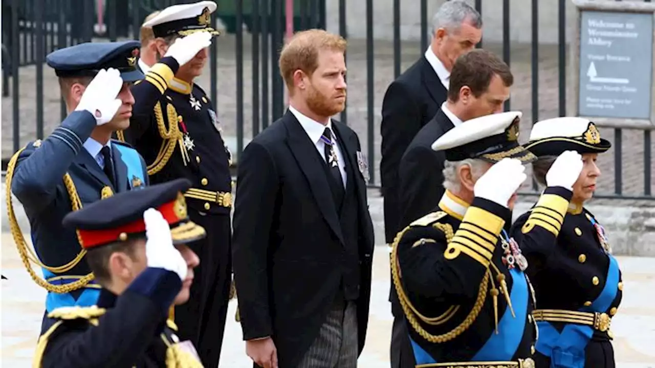 Potret Pangeran Harry Tak Berseragam Militer di Pemakaman Ratu Elizabeth