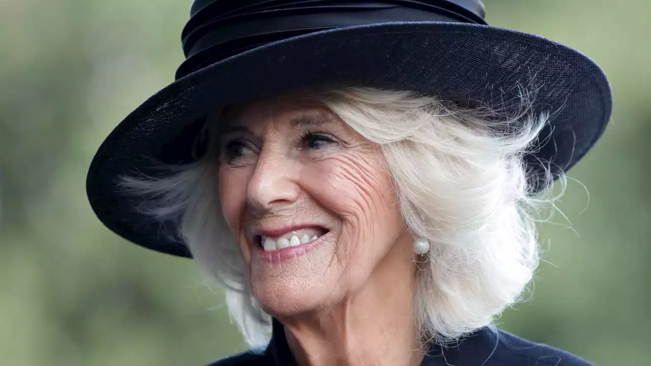 La reine consort Camilla a rendu un tendre hommage à Elizabeth II la veille de ses funérailles