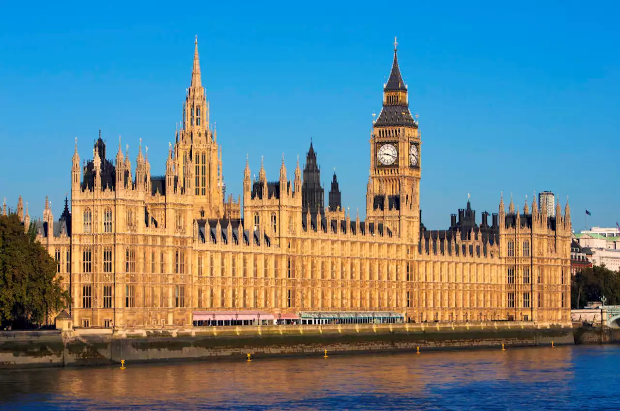 Big Ben tolled every minute for 96 minutes symbolizing queen's life