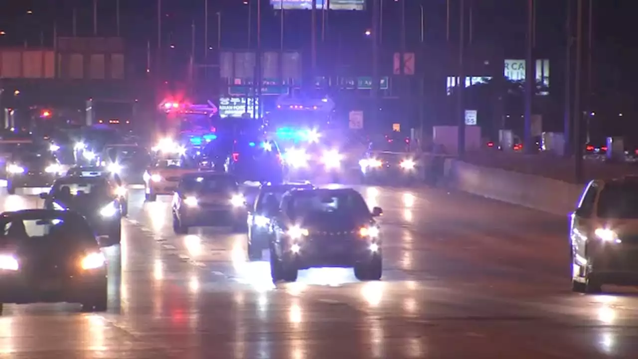 Kennedy Expressway shooting leaves man, 22, seriously hurt, authorities say