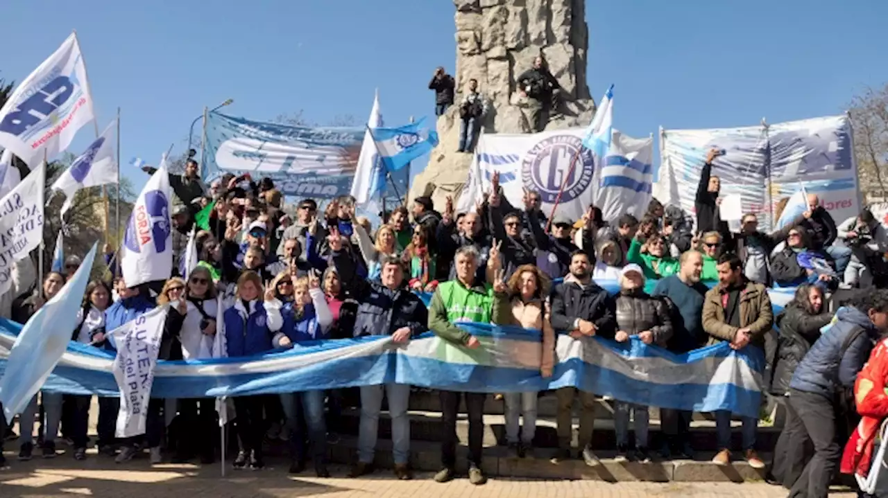 Miles de personas marcharon en Mar del Plata en repudio al ataque