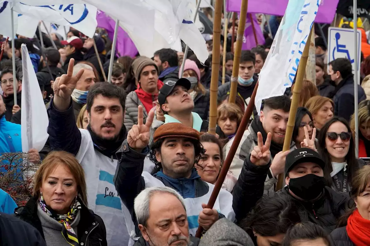 Alicia Kirchner participó de la manifestación en repudio al ataque a Cristina Fernández