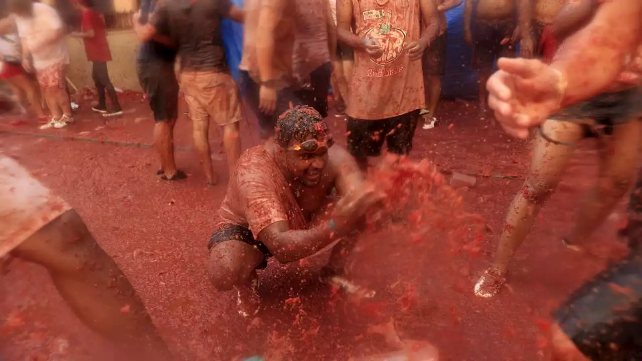 Photos: Spain's massive food fight 'La Tomatina' returns after pandemic pause