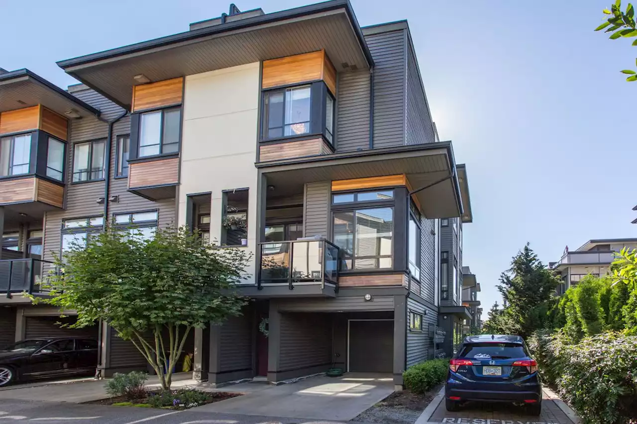 Langley, B.C., townhouse sells for just below asking despite eight other units for sale in complex