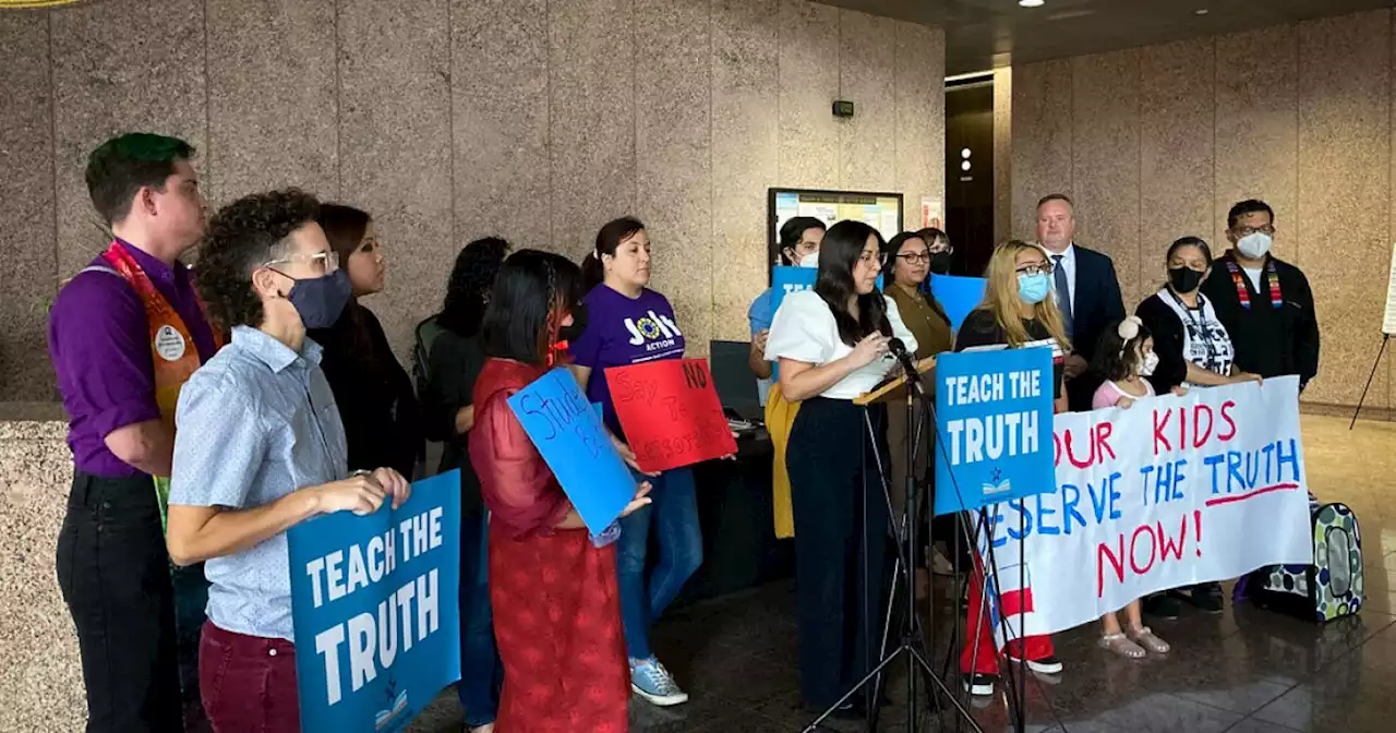 Texas Democrats and teachers blast plans to postpone changes to social studies standards