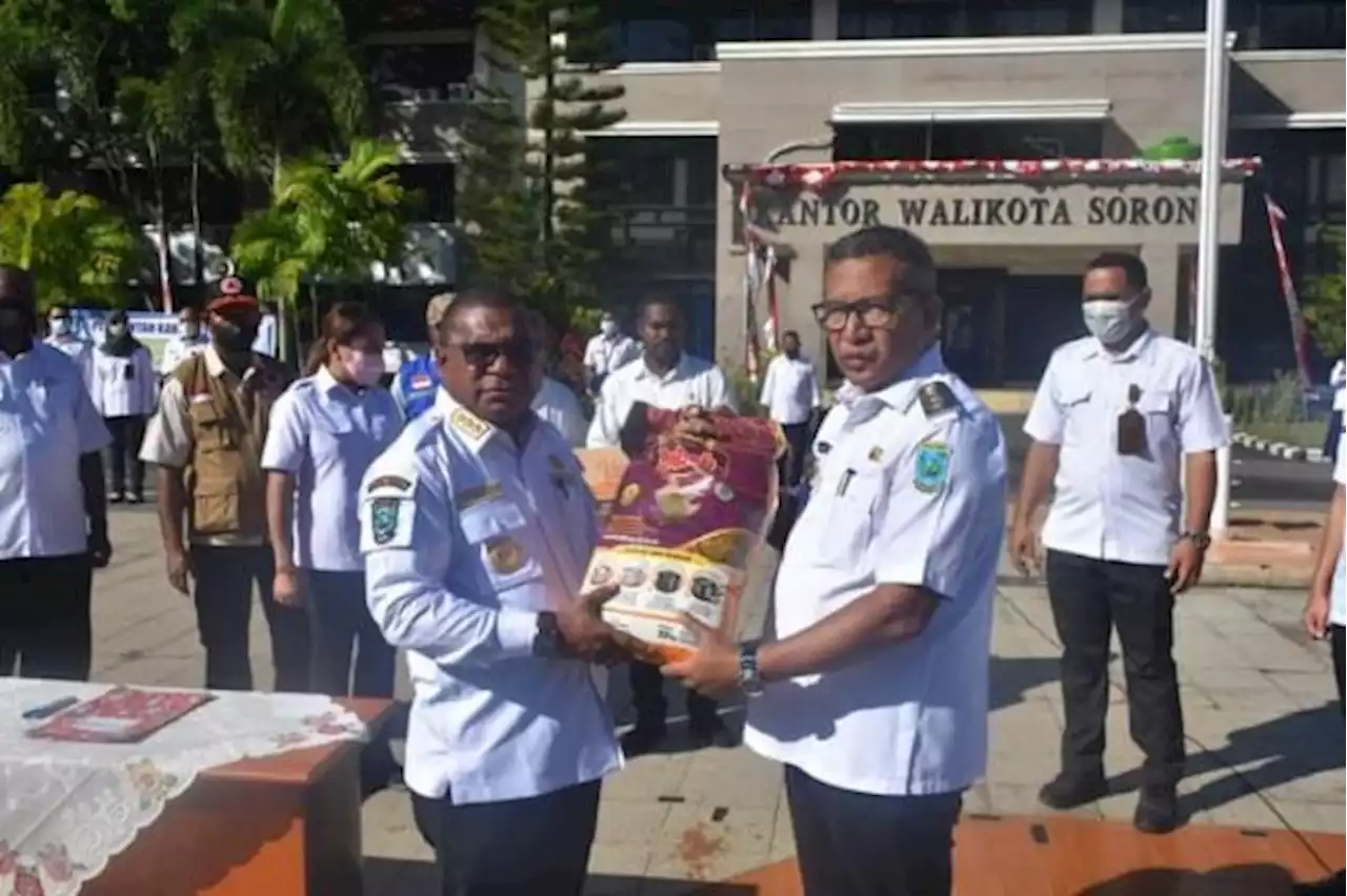 Pemkab Sorong Bantu Rp200 Juta untuk Korban Banjir Kota Sorong