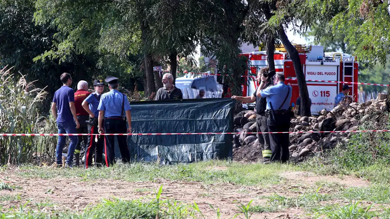 Lo uccide e gli dà fuoco nel bagagliaio di un'auto per un debito di 50mila euro