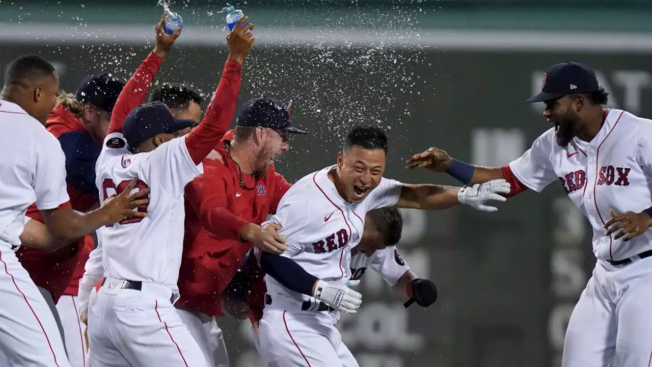 Refsnyder completes Red Sox rally for 9-8 win over Rangers