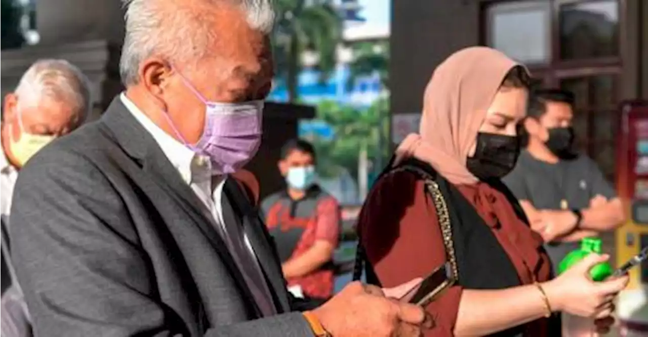 Bung Moktar, wife to find out fate on corruption charges today