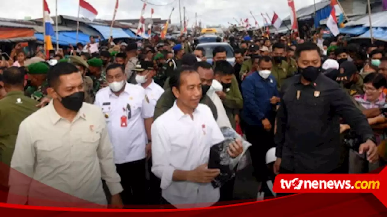 Ribuan Warga Antusias Sambut Presiden Jokowi di Tanimbar Selatan Maluku