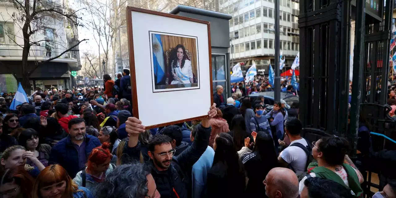 Argentines Show Support for Vice President After Attempted Gun Attack