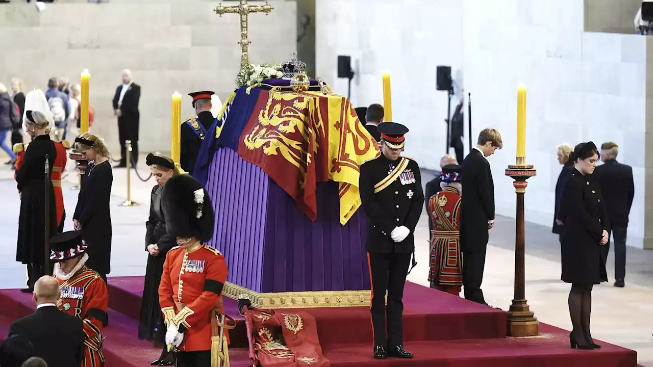 Queen's 8 grandchildren hold silent vigil beside her coffin