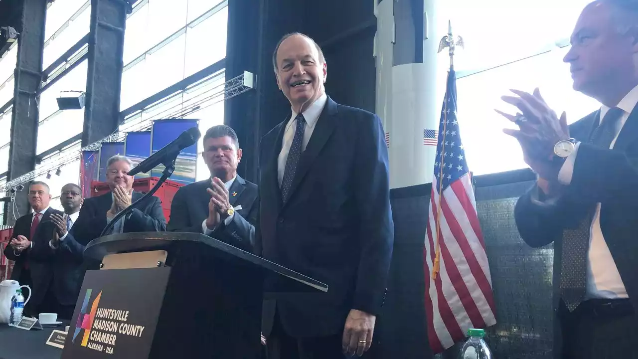 Grateful Huntsville gives Sen. Shelby 2 lengthy ovations at speech