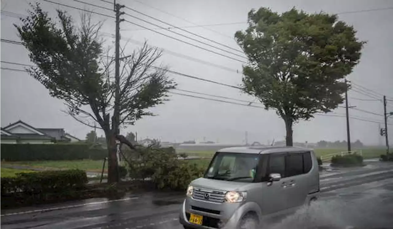 Topan Nanmadol Hantam Jepang, 2 Orang Tewas