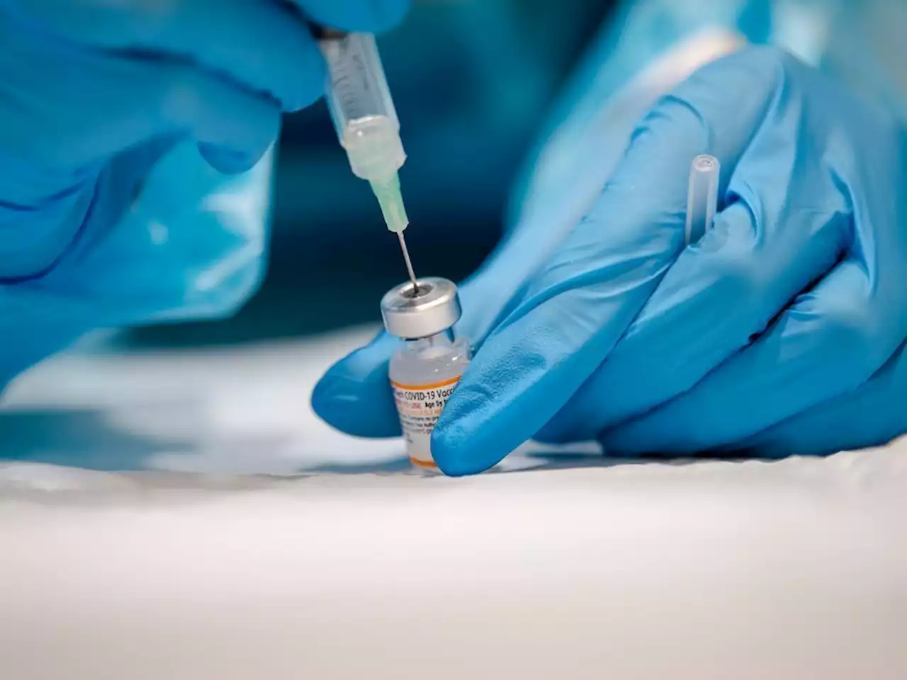 Experts weigh in on COVID cases and booster shots as fall increases transmission risk