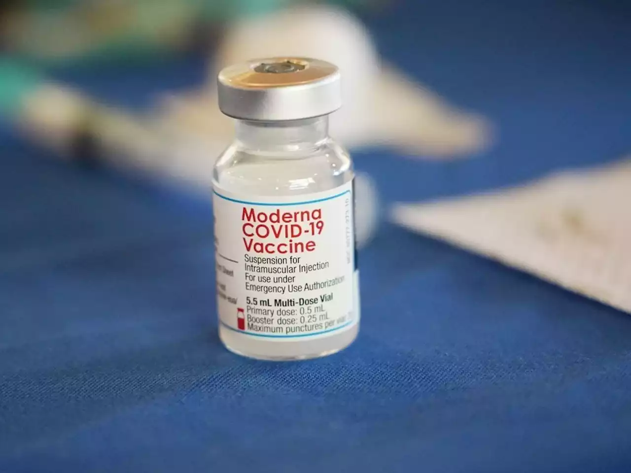 Experts weigh in on COVID cases and booster shots as fall ups transmission risk