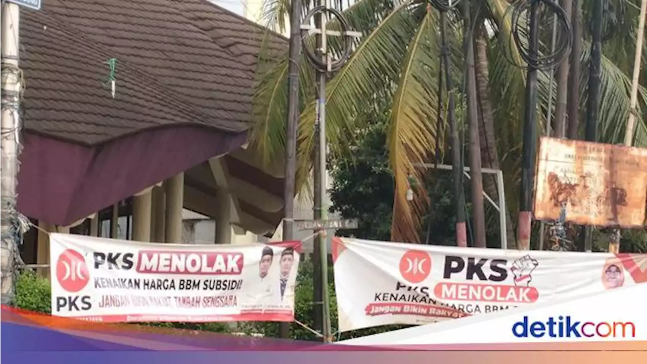 Marak Spanduk PKS Tolak Kenaikkan Harga BBM di Depok