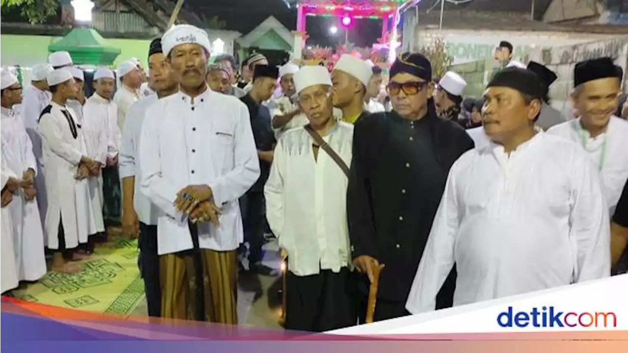 Ritual Malam Rebo Wekasan di Gresik, Istigasah-Mandi ke Telaga