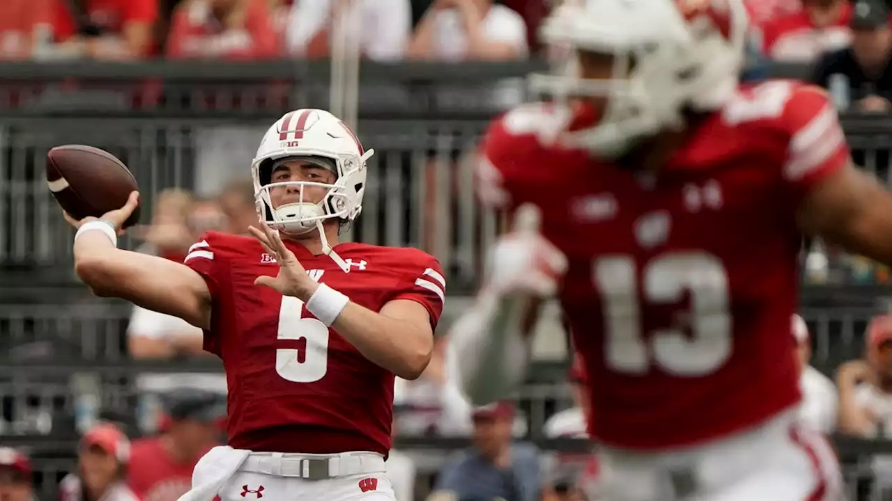 What is Wisconsin football's record before it plays Ohio State?