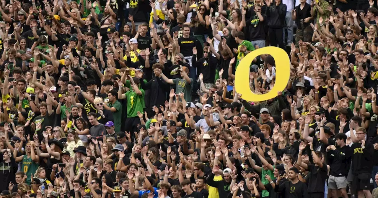 'It disgusts me'; Oregon president condemns chants aimed at BYU fans