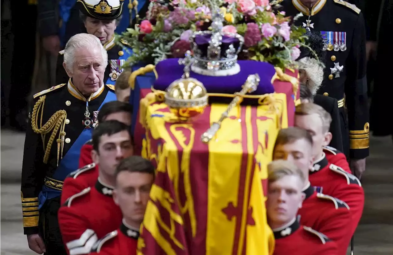 Queen reunited with Philip and her parents in Windsor chapel