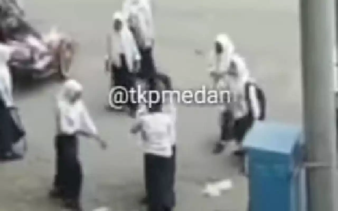 Video Siswi SMP di Medan Berkelahi Hingga Jambak-jambakan Viral, Polisi Turun Tangan