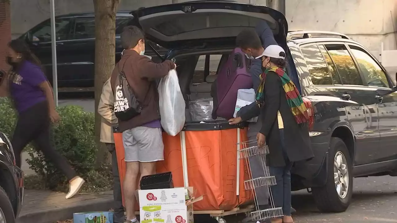 University of Washington students moving onto campus this week