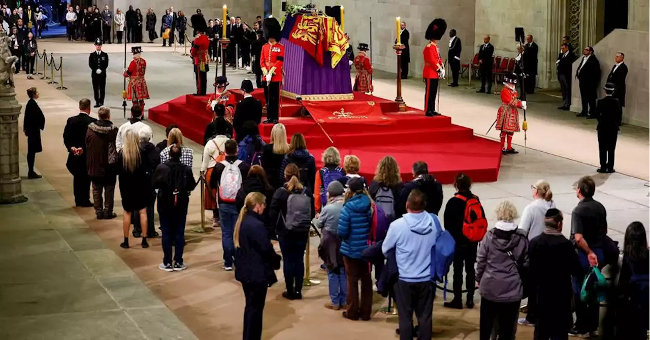 L'homme qui s'était approché du cercueil de la reine ne croyait pas à sa mort