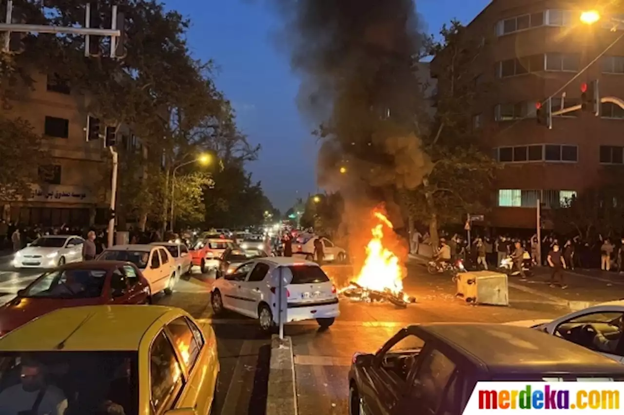 Foto : Demo Massal Protes Kematian Mahsa Amini Pecah di Iran | merdeka.com