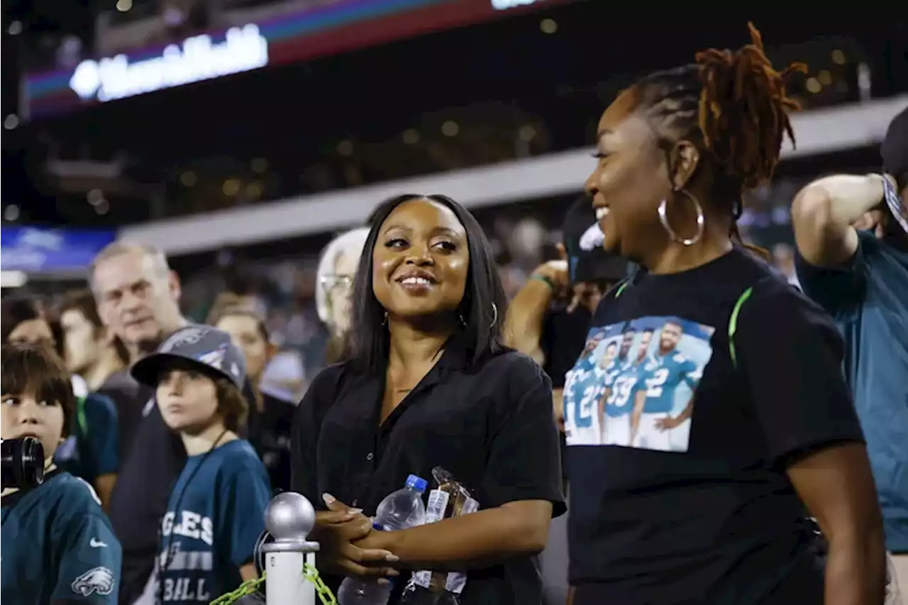 Bradley Cooper, Quinta Brunson among the stars at the Linc for Eagles’ ‘Monday Night Football’ win