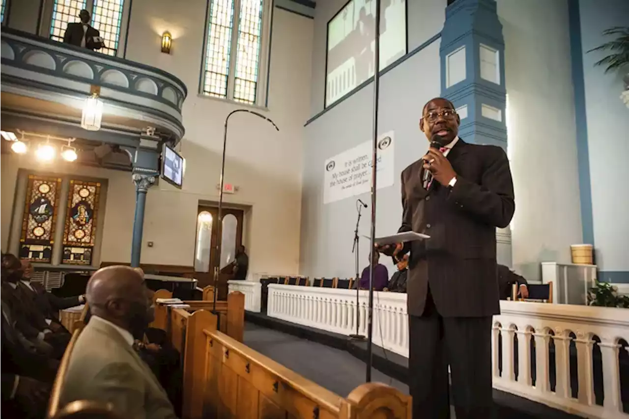 The Rev. Herb Lusk, former Eagles player, team chaplain, and pastor, has died: ‘The end zone became my pulpit’