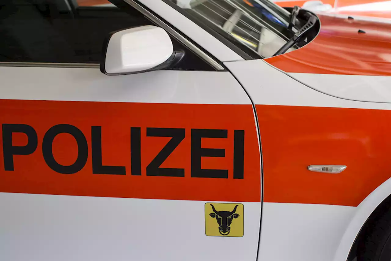 Spiringen UR: Streifkollision zwischen zwei Fahrzeugen – eine Person verletzt