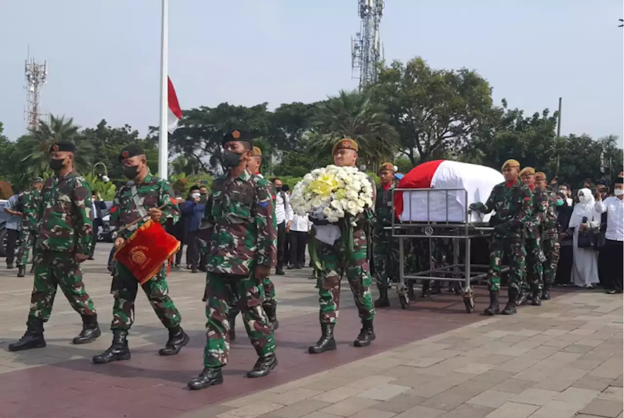 Jenazah Prof Azyumardi Azra Tiba di Taman Makam Pahlawan Kalibata |Republika Online