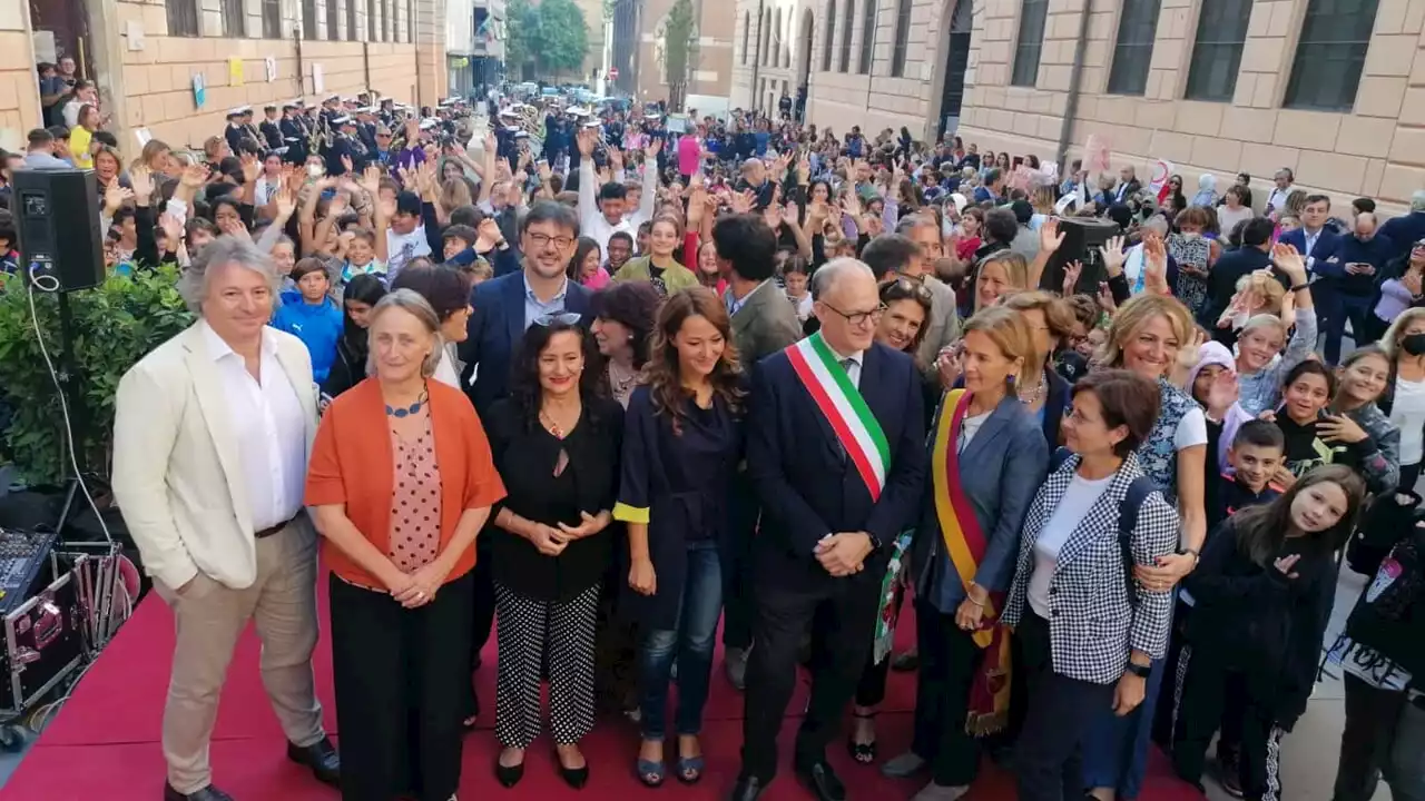 Dopo quasi vent'anni inaugurata l'area pedonale davanti alle scuole